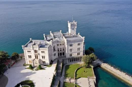 Erbaut von Erzherzog Maximilian von &Ouml;sterreich: Schloss Miramare bei Triest.