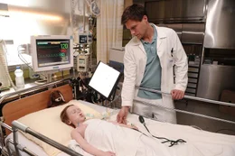 Sara Wogatai (Katharina Breitner), Ken Duken (Dr. Markus H&ouml;chstmann).