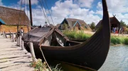 Vielerorts in Dänemark kann man den unerschrockenen Nordmännern, den Wikingern; begegnen. Vielerorts in Dänemark kann man den unerschrockenen Nordmännern, den Wikingern; begegnen.
