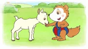 Auf dem Kinderbauernhof f&uuml;ttert Bobo ein Ziegenkitz.