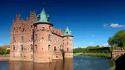 Schloss Egeskov ist eins von 123 Schlössern auf der Insel Fünen. Schloss Egeskov ist eins von 123 Schlössern auf der Insel Fünen.