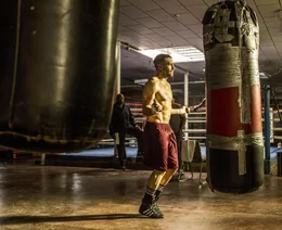 Seine Welt zerbricht, als eine Auseinandersetzung f&uuml;r einen geliebten Menschen t&ouml;dlich endet. Findet der ehemalige Halbschwergewicht-Box-Champion Billy Hope (Jake Gyllenhaal) einen Weg zur&uuml;ck? F&uuml;r sich und seine kleine Tochter?
