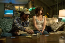 Freund oder Feind? Steht Emmett (John Gallagher jr., l.) Michelle (Mary Elizabeth Winstead, r.) zur Seite oder spielt er ihr nur den netten Mann vor?