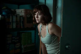 Als Michelle (Mary Elizabeth Winstead) sich sicher ist, dass sie mit einem Psychopaten in einem Bunker eingeschlossen ist, setzt sie alles daran, diesem zu entkommen. Aber h&auml;tte sie &uuml;berhaupt eine Chance, au&szlig;erhalb zu &uuml;berleben?