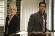 Ein kubanischer Flüchtling, der in den USA eine Karriere als Baseballspieler vor sich hatte, wird ermordet aufgefunden. Det. Lilly Rush (Kathryn Morris, l.) und ihr Kollege Det. Scott Valens (Danny Pino, r.) begeben sich auf Spurensuche. Ein kubanischer Flüchtling, der in den USA eine Karriere als Baseballspieler vor sich hatte, wird ermordet aufgefunden. Det. Lilly Rush (Kathryn Morris, l.) und ihr Kollege Det. Scott Valens (Danny Pino, r.) begeben sich auf Spurensuche.