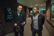 Während Watson anderweitig beschäftigt ist, muss Holmes (Jonny Lee Miller, l.) mit Bell (Jon Michael Hill, r.) zusammen arbeiten ... Während Watson anderweitig beschäftigt ist, muss Holmes (Jonny Lee Miller, l.) mit Bell (Jon Michael Hill, r.) zusammen arbeiten ...