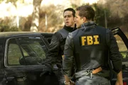 Ein neuer Fall f&uuml;hrt Don (Rob Morrow, l.) und Colby (Dylan Bruno, r.) zu einer kleinen Ranch ...