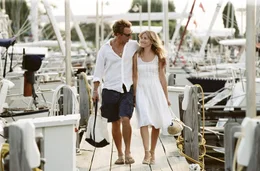 Nur mit der Hilfe ihrer Freunde finden Tripp (Matthew McConaughey, l.) und Paula (Sarah Jessica Parker, r.) schlussendlich zusammen ...