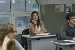 Die selbstbewusste Holly (Marisa Tomei, M.) bringt neue Impulse in das eint&ouml;nige Leben von Drehbuchautor Keith Michaels ...