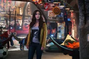 Eines Abends beobachtet die Journalistin April O'Neal (Megan Fox), wie eine merkw&uuml;rdige Gestalt einige Mitglieder des die Stadt terrorisierenden "Foot Clans" in die Flucht schl&auml;gt. Sie stellt Nachforschungen an und trifft bald auf vier humanoide Schildkr&ouml;ten ...