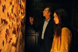 New York wird vom sogenannten "Foot Clan" bedroht. Der Industrielle Eric Sacks (William Fichtner, l.) und auch Reporterin April (Megan Fox, r.) wollen dem Clan auf die Spur kommen. Da tauchen pl&ouml;tzlich vier humanoide Schildkr&ouml;ten auf und stellen sich der Verbrecherbande in den Weg ...