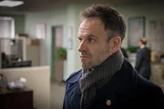 Plötzlich selbst unter Verdacht: Holmes (Jonny Lee Miller) soll in der Hochphase seines Drogenkonsums eine Frau ermordet haben ... Plötzlich selbst unter Verdacht: Holmes (Jonny Lee Miller) soll in der Hochphase seines Drogenkonsums eine Frau ermordet haben ...