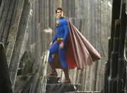 Nachdem Superman (Brandon Routh) die &Uuml;berreste seines zerst&ouml;rten Heimatplaneten Krypton erforscht und erkannt hat, dass er in der Tat der einzige &Uuml;berlebende der Bev&ouml;lkerung Kryptons ist, kehrt er zur Erde zur&uuml;ck.