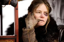 Daisy Domergue (Jennifer Jason Leigh)