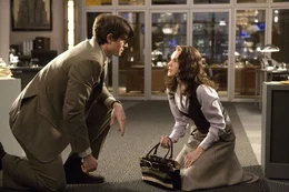 Als Superman (Brandon Routh) seine b&uuml;rgerliche Existenz als Reporter Clark Kent bei der Tageszeitung 'Daily Planet' wieder aufleben l&auml;sst, muss er schmerzlich erkennen, dass es f&uuml;r ihn keinen Platz im Leben seiner Arbeitskollegin Lois Lane (Kate Bosworth) zu geben scheint.