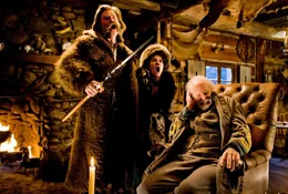 L-R: John Ruth (Kurt Russell), Daisy Domergue (Jennifer Jason Leigh), General Sandy Smithers (Bruce Dern)