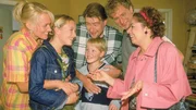 Die Freude ist groß: die geliebte Tochter der Kruses, Sandra, ist nach einem Jahr aus Amerika zurückgekommen. Die Freude ist groß: die geliebte Tochter der Kruses, Sandra, ist nach einem Jahr aus Amerika zurückgekommen.