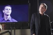 Dr. Cal Lightman (Tim Roth)