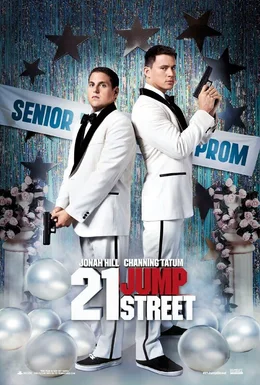 Jonah Hill (l.) und Channing Tatum spielen die beiden ungleichen Undercover-Cops Schmidt und Jenko, die in einer High School einen Drogenring aufdecken sollen.  +++ Die Verwendung des sendungsbezogenen Materials ist nur mit dem Hinweis und Verlinkung auf RTL+ gestattet. +++