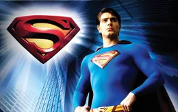 Nach einigen Jahren der Abwesenheit kehrt Superman (Brandon Routh) zurĂźck auf die Erde. Das erregt das Missfallen seines Erzfeindes Lex Luthor, der sofort PlĂ&curren;ne entwirft, die zum Untergang des Mannes aus Stahl fĂźhren sollen...