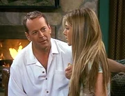 Paul (Bruce Willis, l.) lädt Rachel (Jennifer Aniston, r.) auf ein Wochenende in sein abgelegenes Ferienhaus ein. Paul (Bruce Willis, l.) lädt Rachel (Jennifer Aniston, r.) auf ein Wochenende in sein abgelegenes Ferienhaus ein.