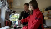 Die Teenagerin Fiona will in die Fußstapfen von Backkönigin Ingrid treten und eine Torte mit drei Schichten backen will. Überzeugt das Ergebnis? Die Teenagerin Fiona will in die Fußstapfen von Backkönigin Ingrid treten und eine Torte mit drei Schichten backen will. Überzeugt das Ergebnis?