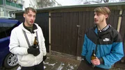 Die 18-jährigen Zwillinge Patrick (re.) und Dominick (li.) sind alkoholabhängig.. Die 18-jährigen Zwillinge Patrick (re.) und Dominick (li.) sind alkoholabhängig..