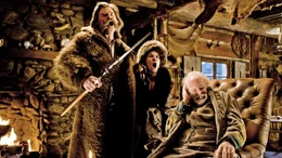L-R: John Ruth (Kurt Russell), Daisy Domergue (Jennifer Jason Leigh), General Sandy Smithers (Bruce Dern)