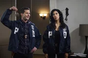 Jake Peralta (Andy Samberg), Rosa Diaz (Stephanie Beatriz)
