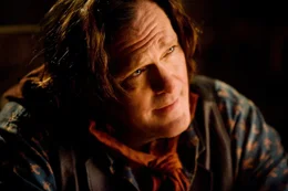 Joe Gage (Michael Madsen) wei&szlig; nocht nicht, wie es weitergehen soll