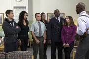 (v.l.n.r.) Jake Peralta (Andy Samberg); Rosa Diaz (Stephanie Beatriz); Charles Boyle (Joe Lo Truglio); Amy Santiago (Melissa Fumero); Captain Ray Holt (André Braugher); Gina Linetti (Chelsea Peretti); Terry Jeffords (Terry Crews) (v.l.n.r.) Jake Peralta (Andy Samberg); Rosa Diaz (Stephanie Beatriz); Charles Boyle (Joe Lo Truglio); Amy Santiago (Melissa Fumero); Captain Ray Holt (André Braugher); Gina Linetti (Chelsea Peretti); Terry Jeffords (Terry Crews)
