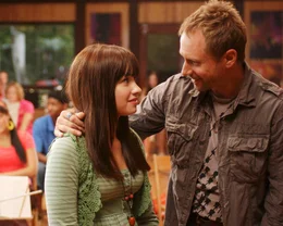 L-R: Mitchie Torres (Demi Lovato), Brown Cesario (Daniel Fathers)