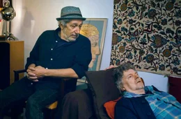 Michel Gondry (re.) bei Regisseur Alain Chabat (li.), der gleichzeitig die Rolle seines Psychoanalytikers einnimmt