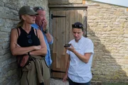 Lisa Hogan (l.) und Jeremy Clarkson (m.)