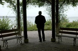 Magnus Heier am Ufer: Im Urlaub fiel sein Ged&auml;chtnis pl&ouml;tzlich aus. Bis heute besch&auml;ftigen ihn die verlorenen Stunden
