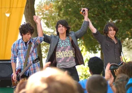 L-R: Nate (NICK JONAS), Shane Gray (JOE JONAS), Jason (KEVIN JONAS)