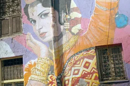 Stereotypisches Wandgem&auml;lde in Mumbai: Um als Frau in Indien eigene Wege zu gehen, braucht es viel Mut.