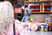 Woozle (re.) hat Frau Schwankes Kios &uuml;bernommen.