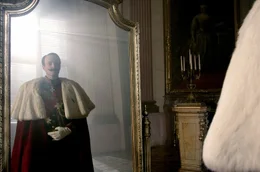Seine Kr&ouml;nung kam unverhofft fr&uuml;h &ndash; doch f&uuml;r Wilhelm II. (Raphael Nicholas) ist sie ein pers&ouml;nlicher Triumph.