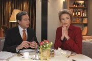 Machen sich Sorgen um ihre Tochter, die glaubt, dass Mark eine Affäre mit Manu hat: Julius (Günter Barton, l.) und Elisabeth Aden (Birte Berg, r.) ... Machen sich Sorgen um ihre Tochter, die glaubt, dass Mark eine Affäre mit Manu hat: Julius (Günter Barton, l.) und Elisabeth Aden (Birte Berg, r.) ...