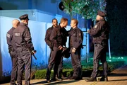 Paul (Daniel Roesner, 2.v.r.) ermittelt auf eigene Faust im Fall seines ermordeten Kumpels. Er begleitet die Stripper-Truppe zu einem Spezial-Einsatz.
