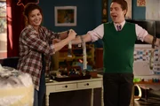 Steht Laura (Debra Messing, l.) nicht nur beruflich zur Seite: Max (Max Jenkins, r.) ...