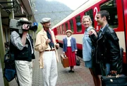(v.li.): Wolfgang Böck (Peter Proksch), Miguel Herz-Kestranek (Jahn Hessel), Gusti Wolf (Reisende), Katja Dvorak-Löwy (Sabine), Gunther Gillian (Udo). (v.li.): Wolfgang Böck (Peter Proksch), Miguel Herz-Kestranek (Jahn Hessel), Gusti Wolf (Reisende), Katja Dvorak-Löwy (Sabine), Gunther Gillian (Udo).