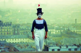 Als tragikomischer Clown &bdquo;Bip&ldquo; im Ringelhemd mit dem wei&szlig; geschminkten Gesicht, dem zerbeulten Seidenhut und der roten Blume begeisterte Marcel Marceau die Menschen rund um den Globus.