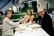Im Bild (v.li.): Frau Gerhus (Barbara Rath), Frau Satorius (Ingeborg Schöner), Herr Gerhus (Hans Korte). Im Bild (v.li.): Frau Gerhus (Barbara Rath), Frau Satorius (Ingeborg Schöner), Herr Gerhus (Hans Korte).