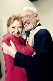 L-R: Frau Prohaska (Lotte Marquardt), Herr Prohaska (Karl Merkatz).