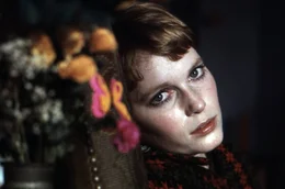 Die Schauspielerin und Aktivistin Mia Farrow posiert im Januar 1969 in New York f&uuml;r ein Portr&auml;t.