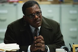 Nach dem Unfall scheint seine zuvor durchgemachte Wandlung vom chaotischen Alkoholiker zum aufrechten B&uuml;rger mit einem Schlag wertlos und nichtig. Voller Zorn schl&auml;gt Doyle (Samuel L. Jackson) zur&uuml;ck ...