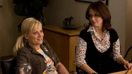 L-R: Amy Poehler as Angie and Tina Fey as Kate.