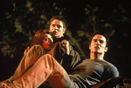 Auf dem Weg zur "final destination": Alex (Devon Sawa, M.), Clear (Ali Larter, l.) und Carter (Kerr Smith, r.) ...